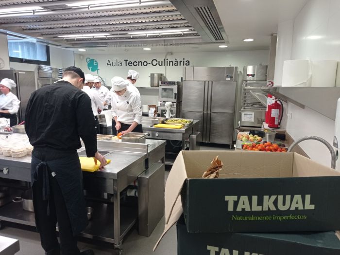 Fotografia de: Projecte solidari Caliu CETT | CETT